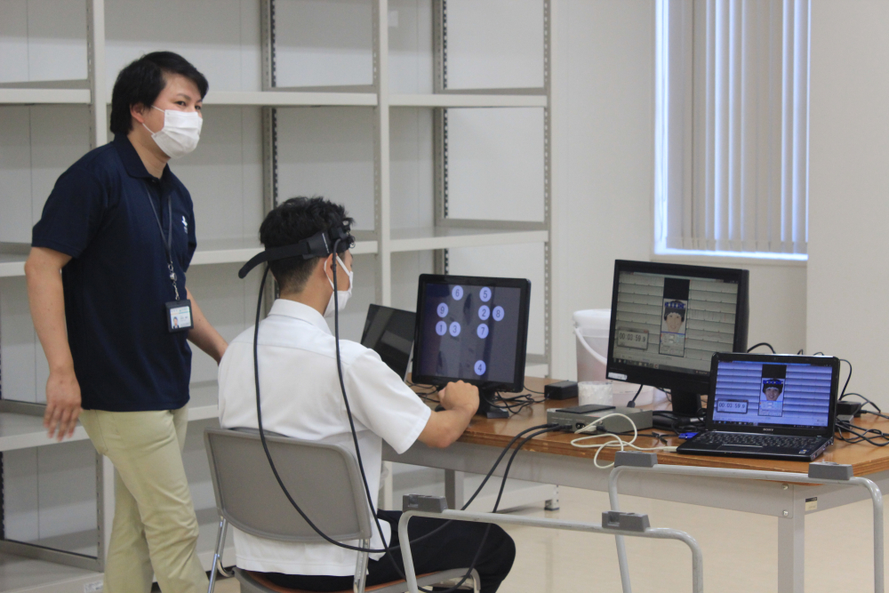 リハ学科　生活機能療法学専攻（脳活動の計測体験）